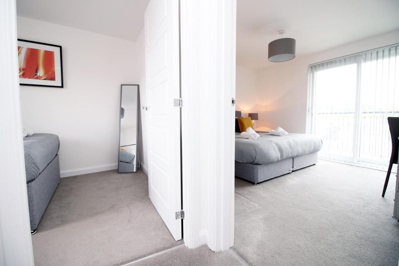 No 43 Stadium Views By Ssw - 2Br, Parking, Sleeps 4, 3Min Walk To Stadium, 10Min Drive To City Centre, Marina And Close To M4 Morriston Exterior photo
